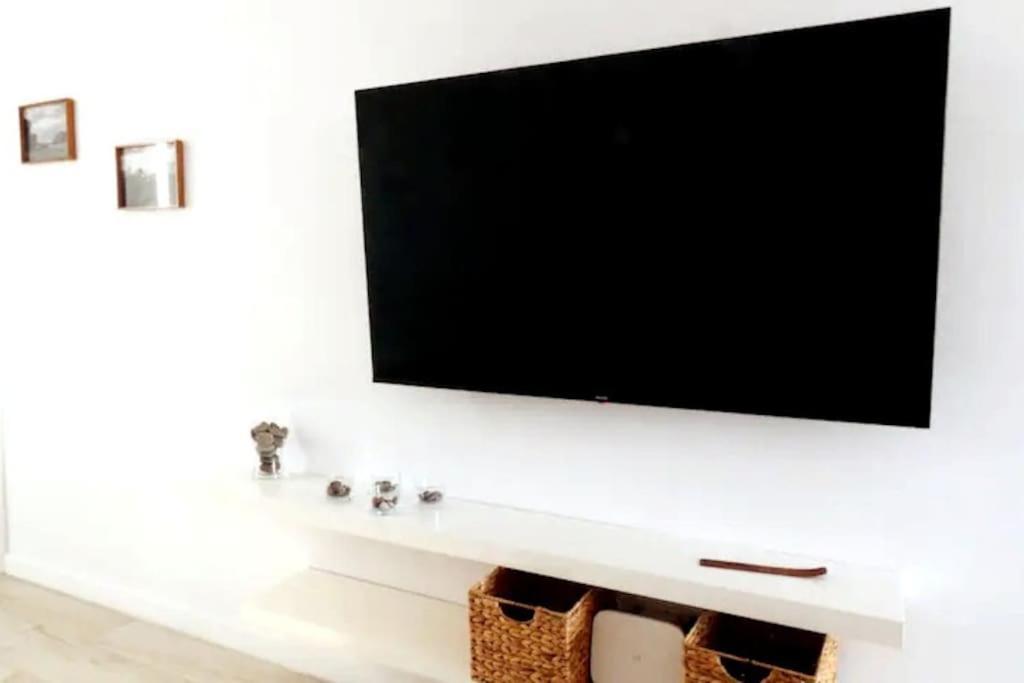 San Bartolomé Newly Refurbished Beachfront Apartment. מראה חיצוני תמונה