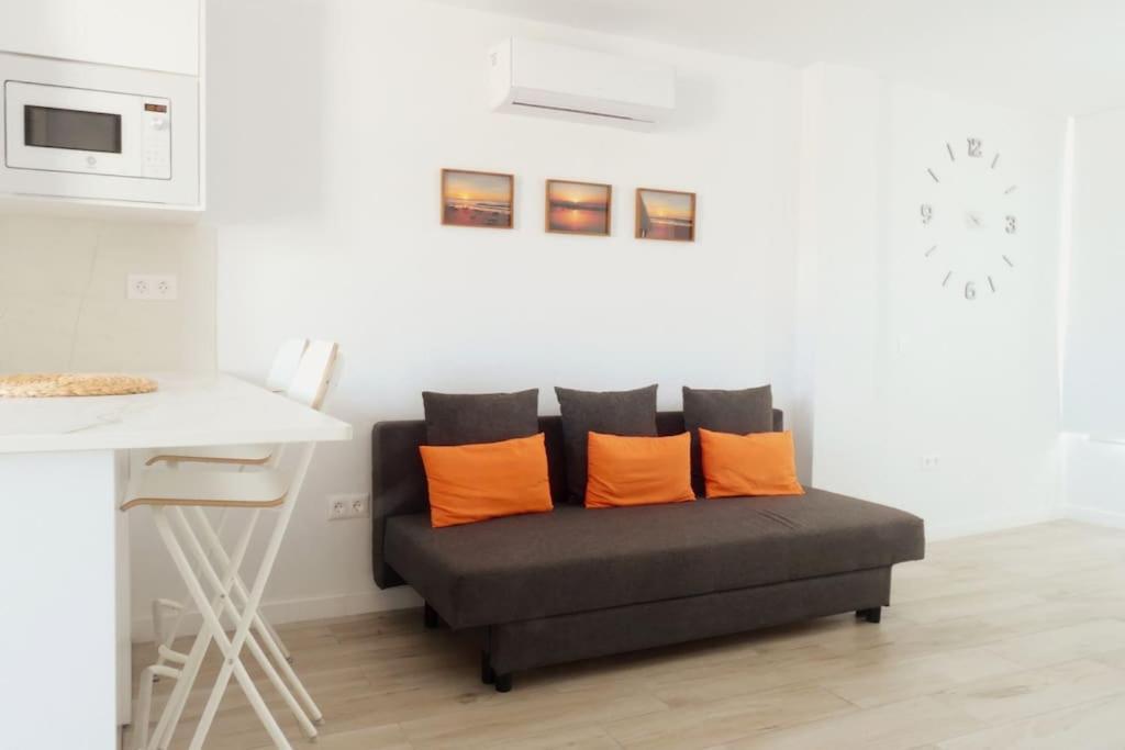 San Bartolomé Newly Refurbished Beachfront Apartment. מראה חיצוני תמונה