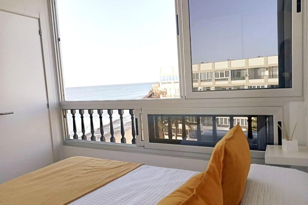 San Bartolomé Newly Refurbished Beachfront Apartment. מראה חיצוני תמונה